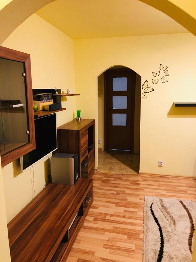 Cozy And Clean Apartment, Near National Arena บูคาเรสต์ ภายนอก รูปภาพ