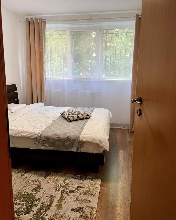 Cozy And Clean Apartment, Near National Arena บูคาเรสต์ ภายนอก รูปภาพ